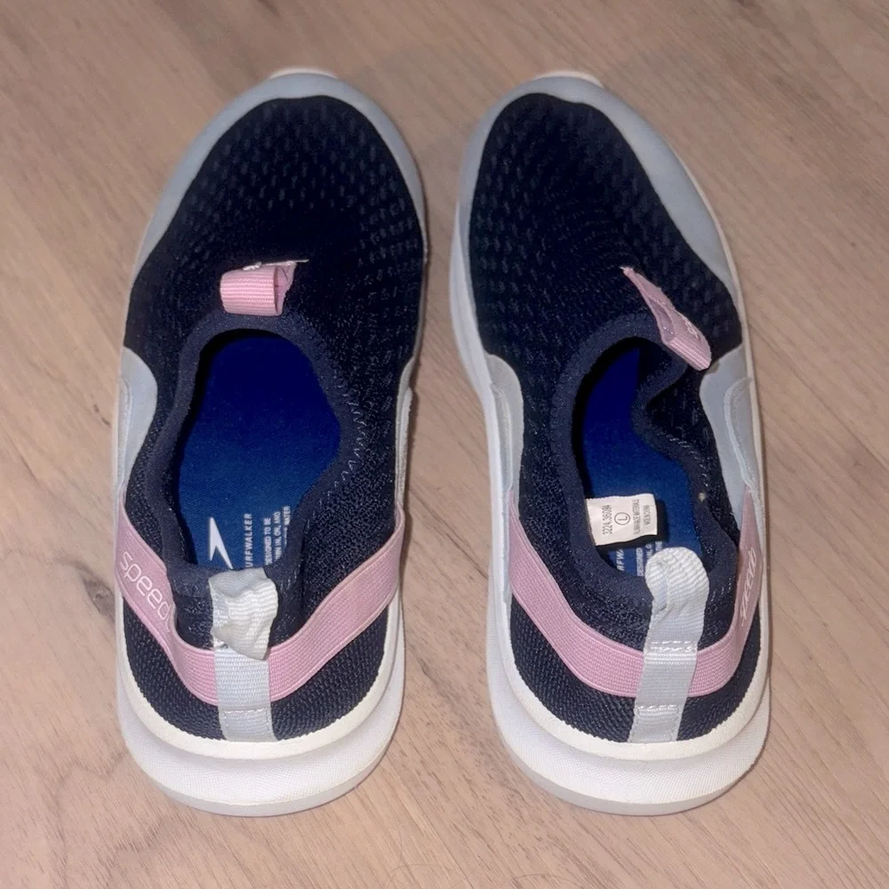 Speedo Kids Sneakers water shoes - Navy and Pink size 4/5